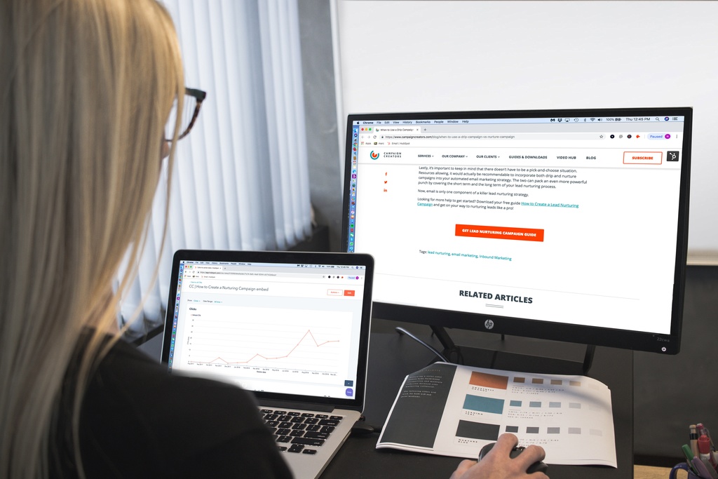 Editor embedding call-to-action in a blog for SEO